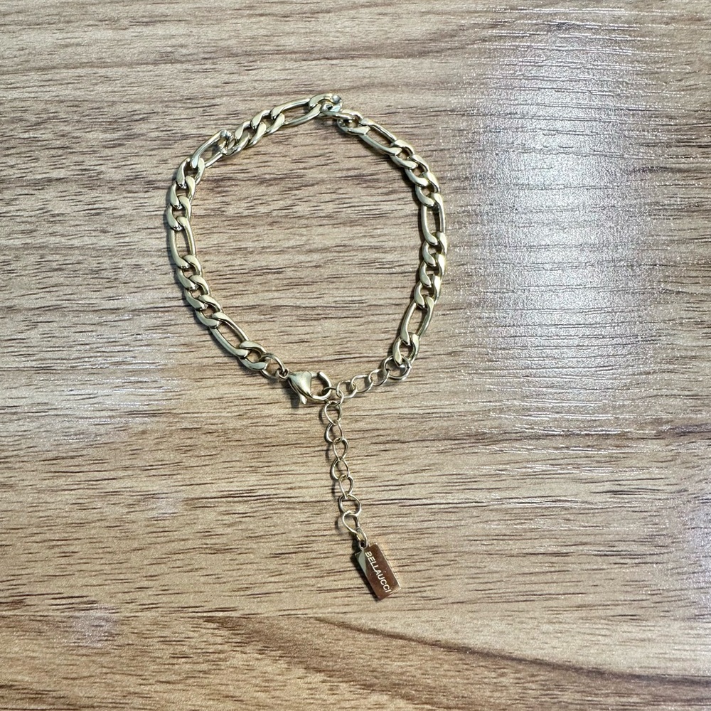 Elegant Gold Chain Bracelet